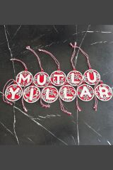 BUFFER® 11 Harfli Kırmızı Beyaz İpli MUTLU YILLAR Yazılı Ahşap Yılbaşı Ağaç Süsü